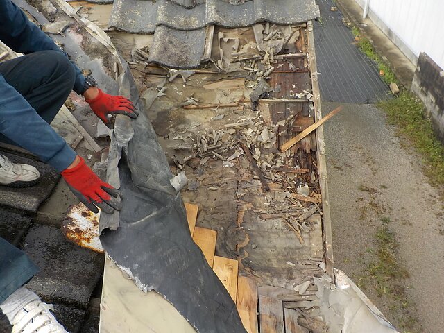 福岡市 南区 雨漏り修理工事　瓦の種類：セメント瓦